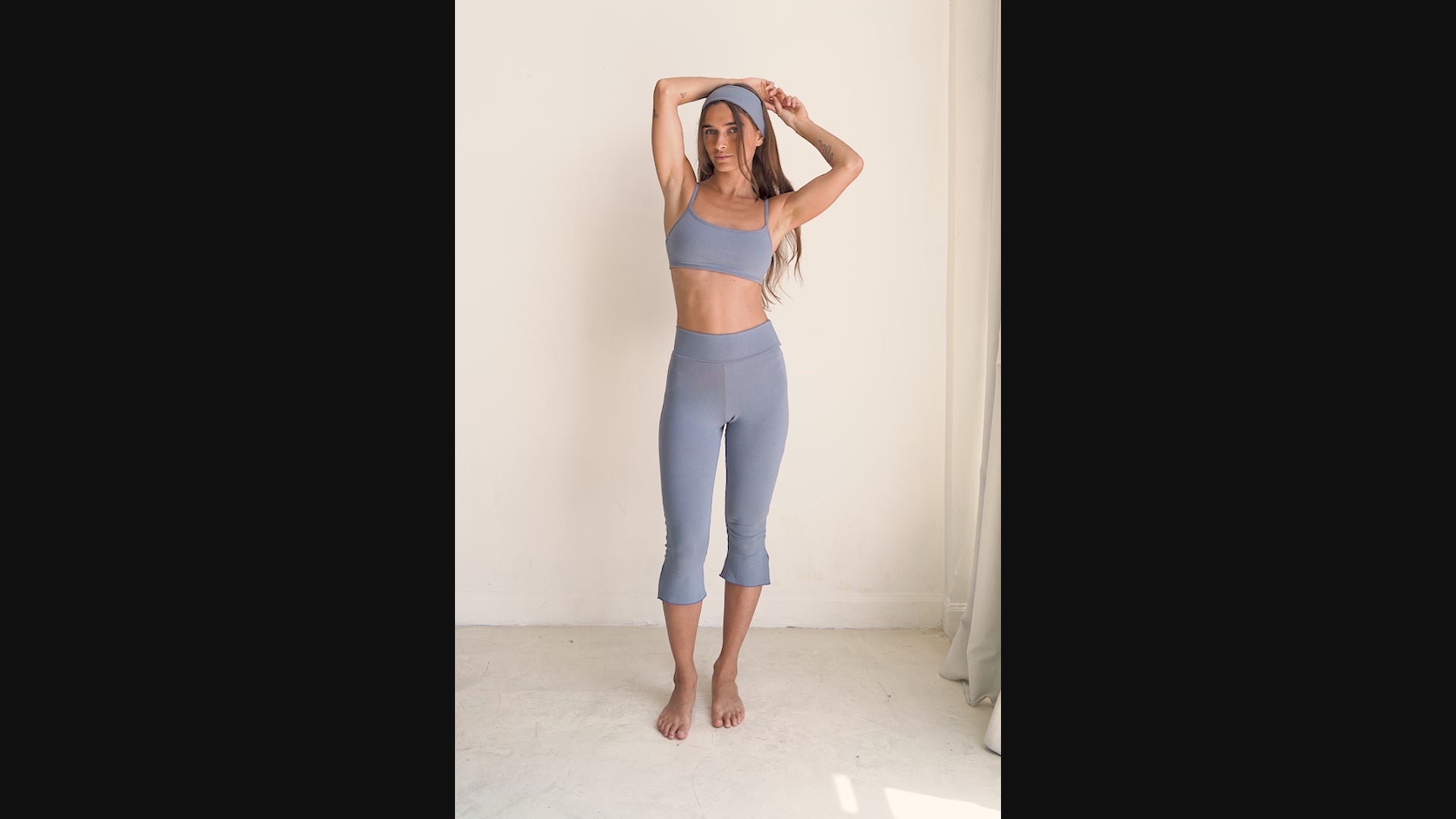 Jeff is wearing size XS. Bust 85cm (33.7”), Waist 64cm(25.1”), Hips 82cm (32.4”), Height 160cm (5.2”)  | Size XS