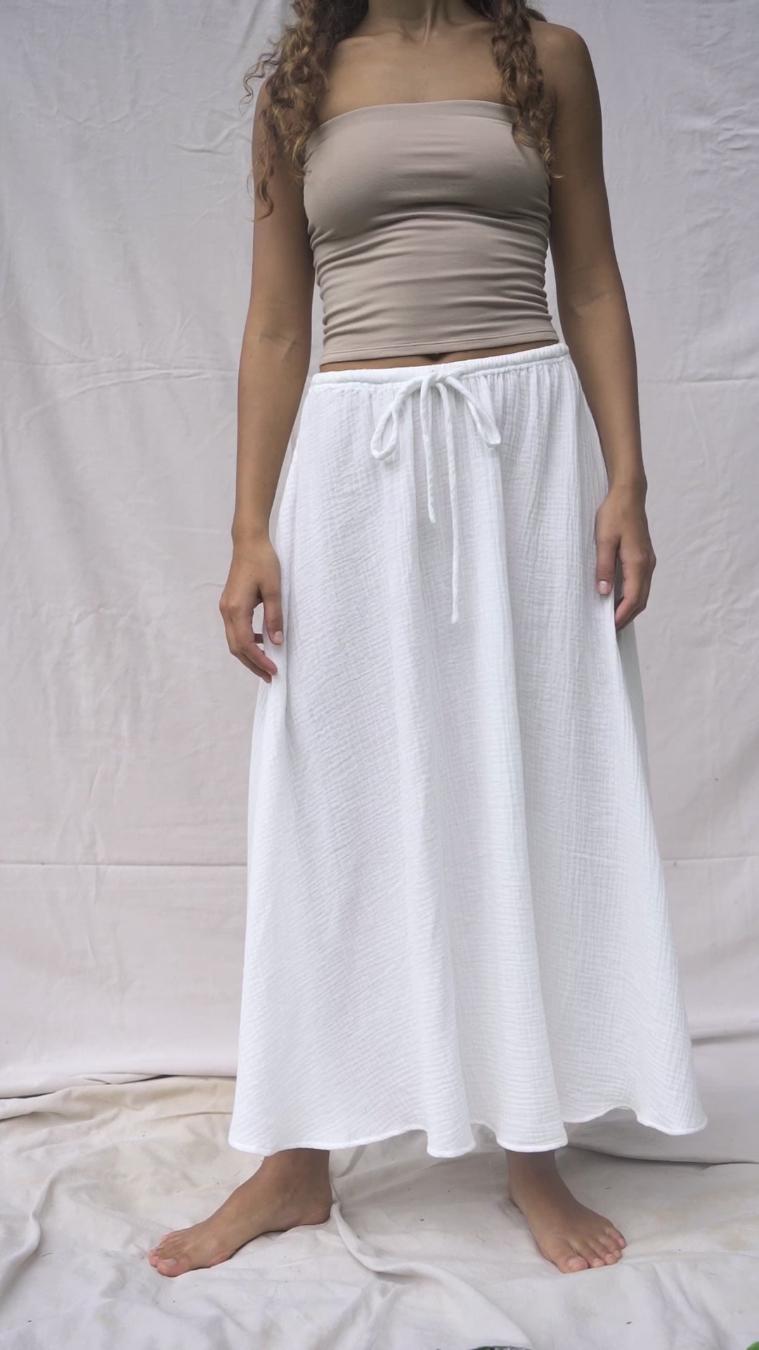 Lucy is wearing size XS/S. Waist: 57cm(22.4”), Hips: 96cm(37.8”), Height 170cm(5.6”) | Size XS/S