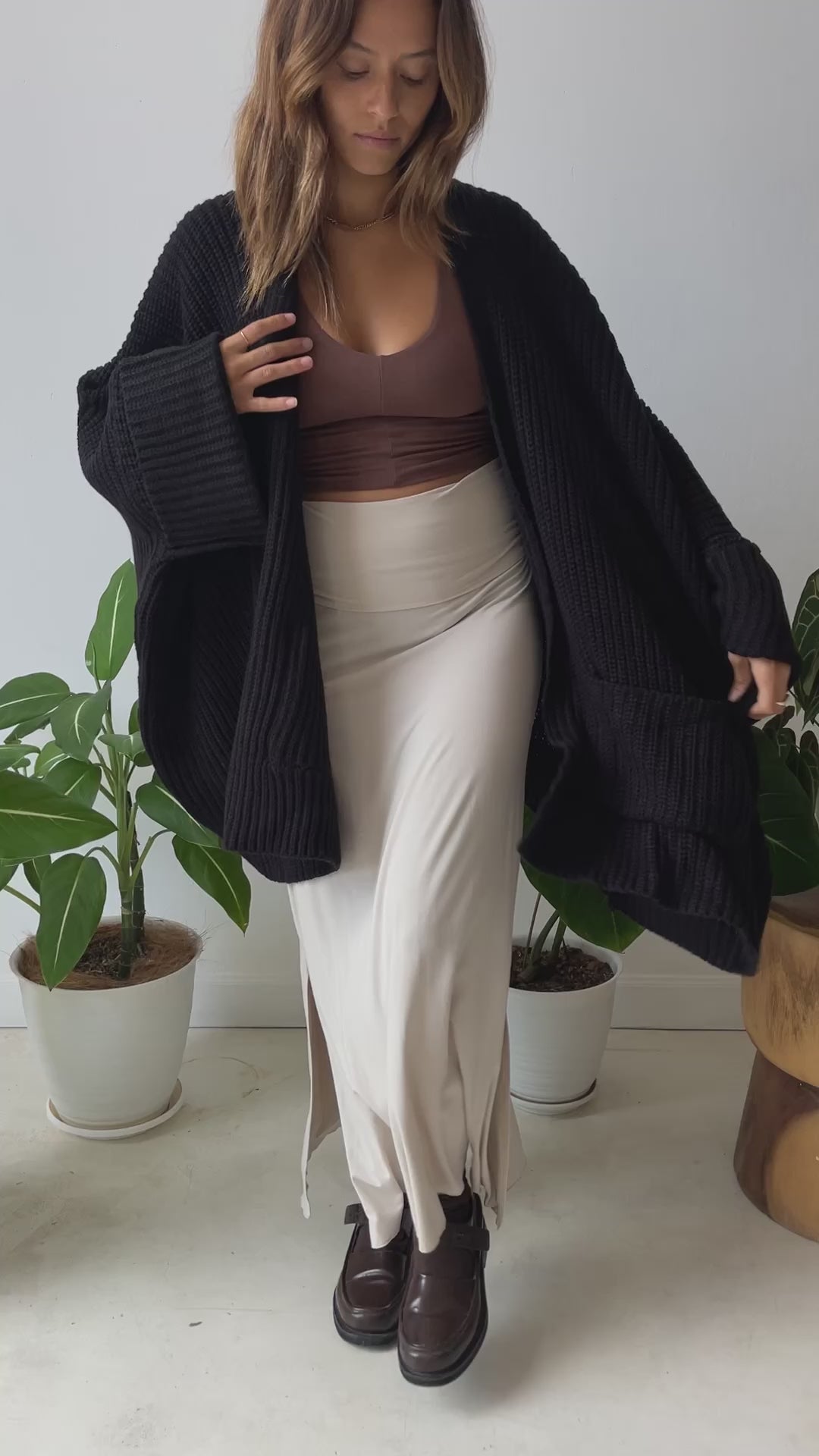 Amber usually wears size XS. Bust: 85cm (33.5”), Hips 91cm(35.8”), Height 160cm(5.2”) | One Size