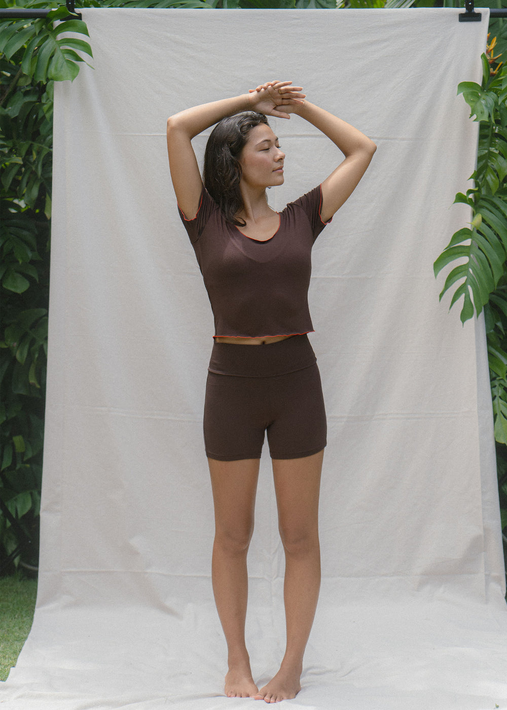 Yuki wears size XS. She is 163 cm (5.3”) tall, Bust 85cm(33.6”), Waist 69cm(27.2”) | Size XS/S