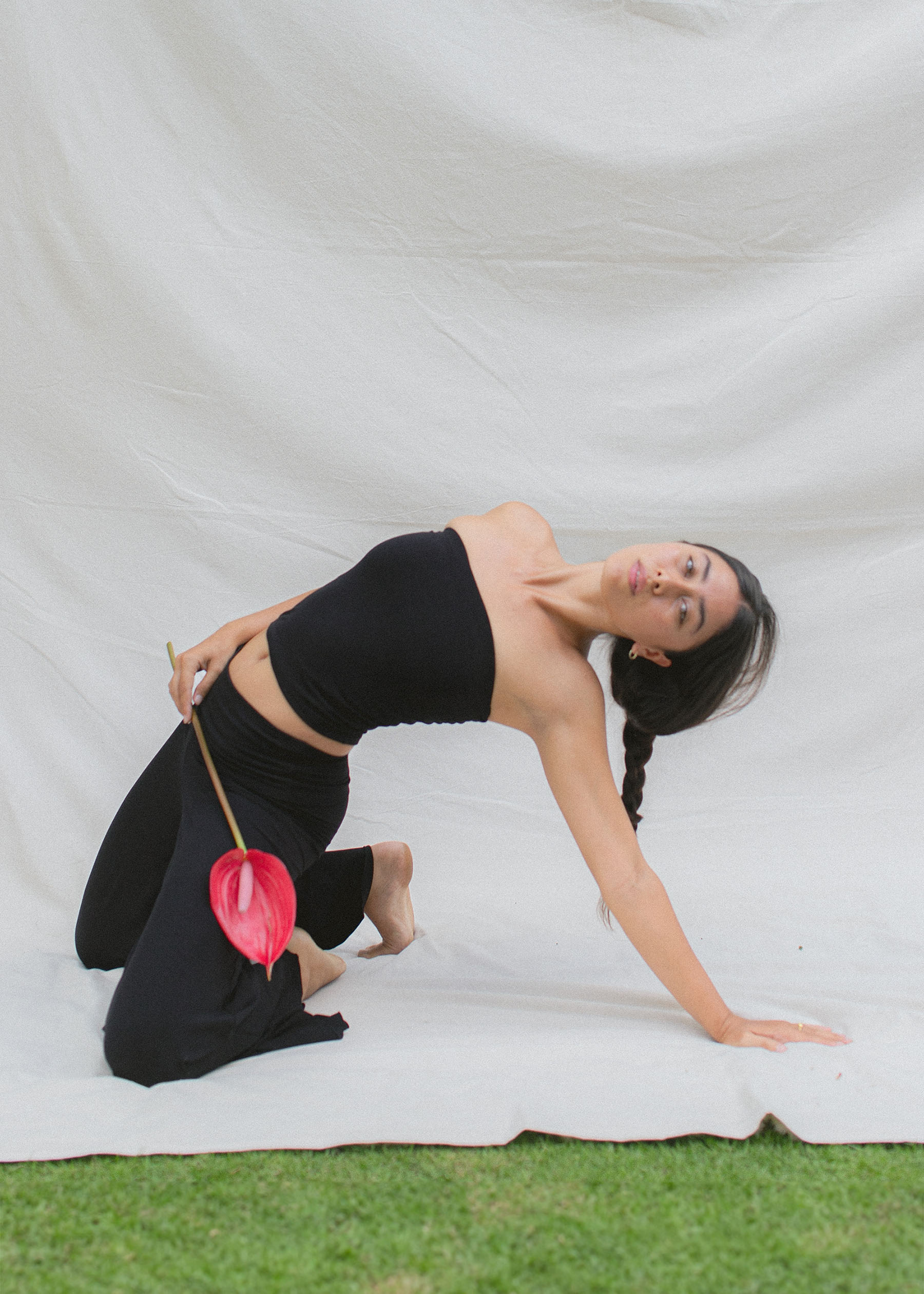 Eva wears size M. Height 174cm (5.7”), Bust 83cm (32.7”), Waist 69cm (27.2”), Hips 96cm (37.8”) | Size M