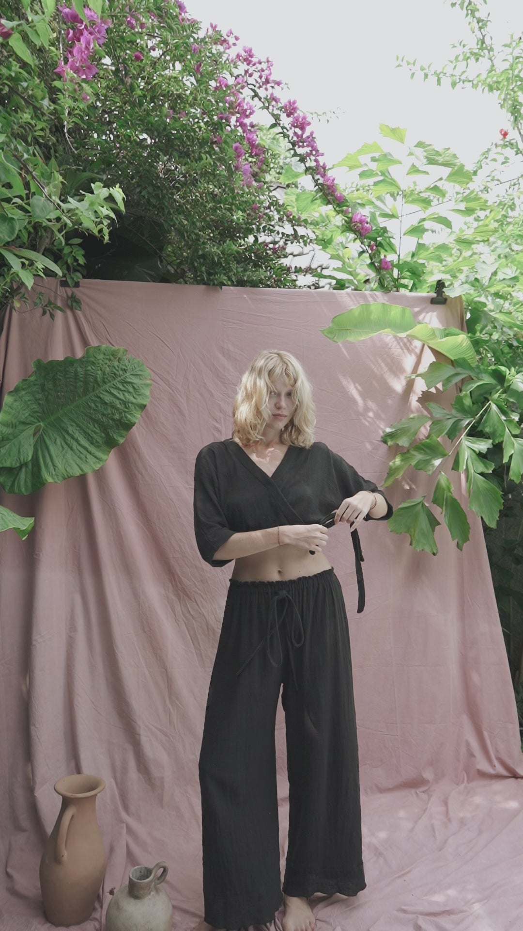 Lia is wearing size XS/S. She is 180cm(5.9”) tall and Bust 82cm(32.3”) | Size XS/S