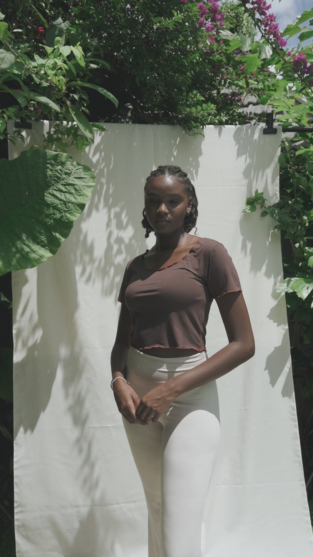 Diaz wear size M. Height: 180cm (5.9”), Bust: 90cm (35.4”), Waist: 72cm (28.3”), Hips: 110cm (43.3”) | Size M/L