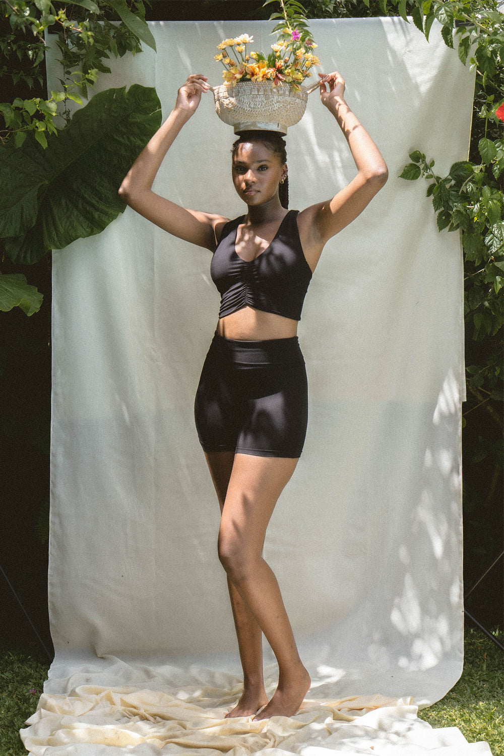 Diaz wear size M. Height: 180cm (5.9”), Bust: 90cm (35.4”), Waist: 72cm (28.3”), Hips: 110cm (43.3”) | Size M