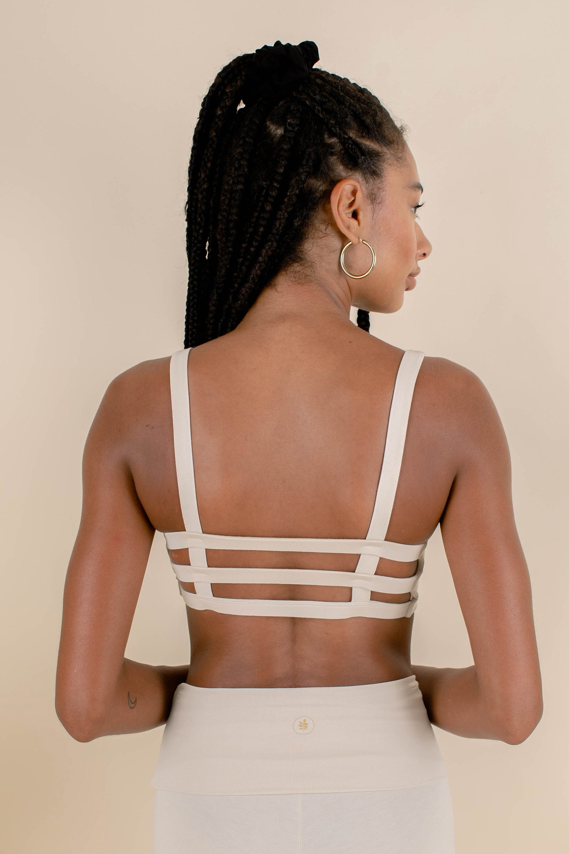 Ivon is wearing size S. She is 179cm(5.9”) tall and bust: 86cm (33.8”) | Size S