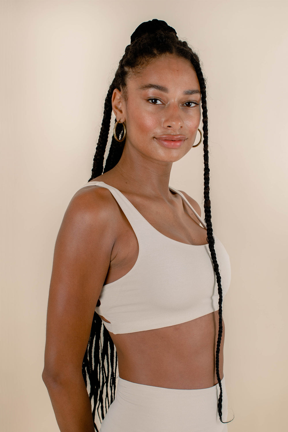 Ivon is wearing size S. She is 179cm(5.9”) tall and bust: 86cm (33.8”) | Size S