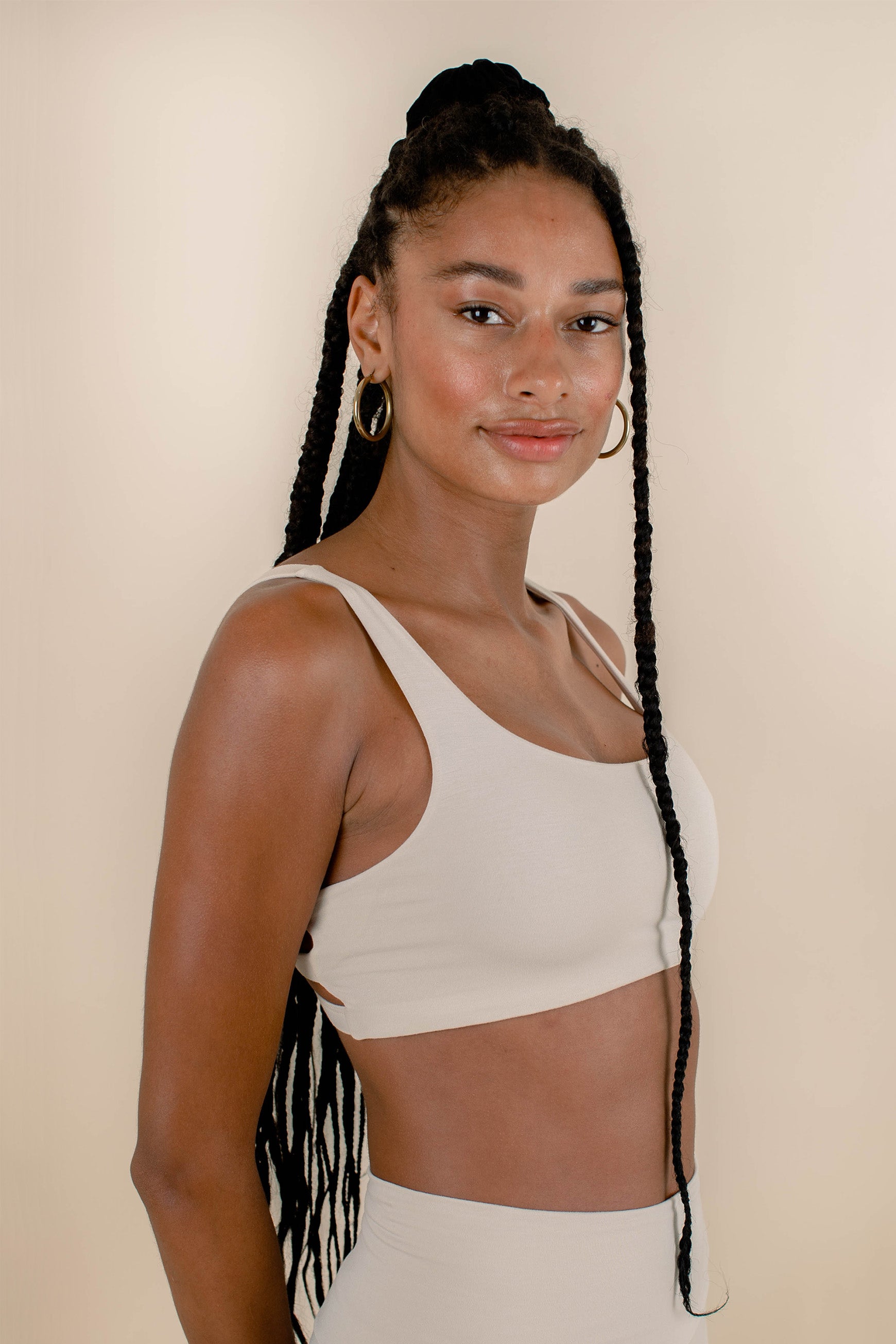 Ivon is wearing size S. She is 179cm(5.9”) tall and bust: 86cm (33.8”) | Size S