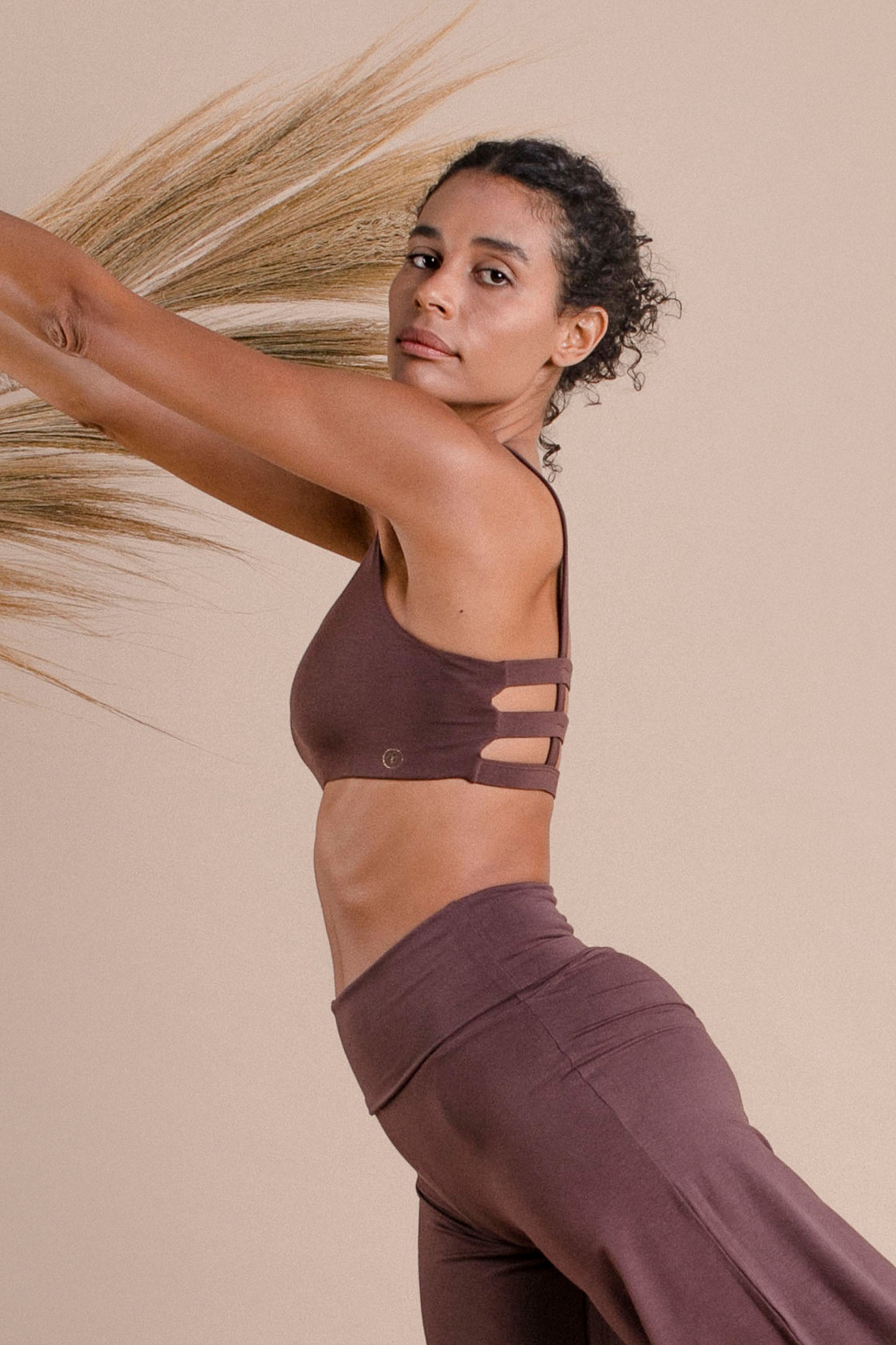 • Carole is wearing size S. Height 175 cm (5.8) Bust 82cm (32”), Waist 59cm (23”), Hips 90cm (35”) | Size S