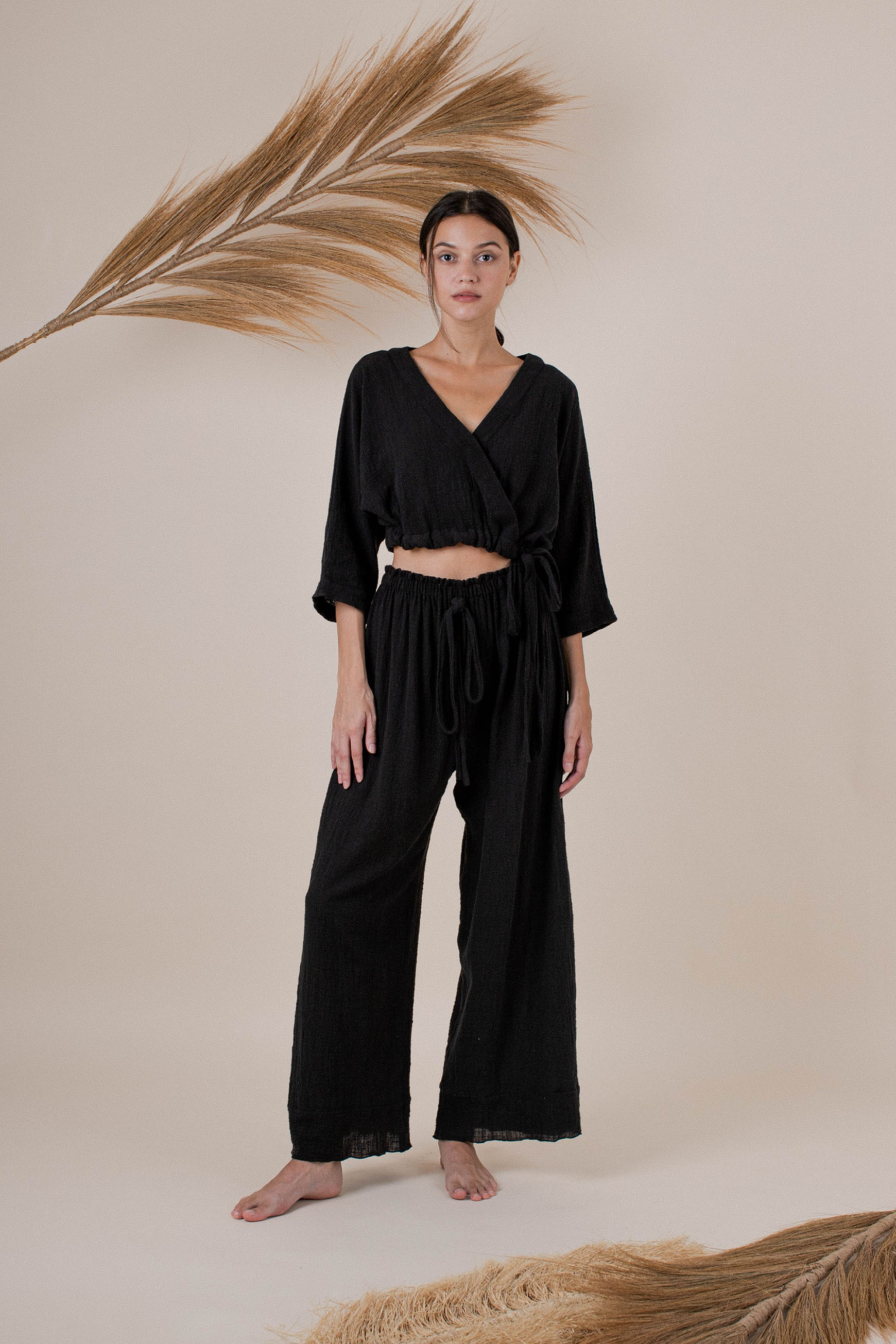 Anna is wearing size XS/S. She is 175cm (5.7”) tall, Waist: 60cm (23.6”), Hips: 89cm (35”) | Size XS/S