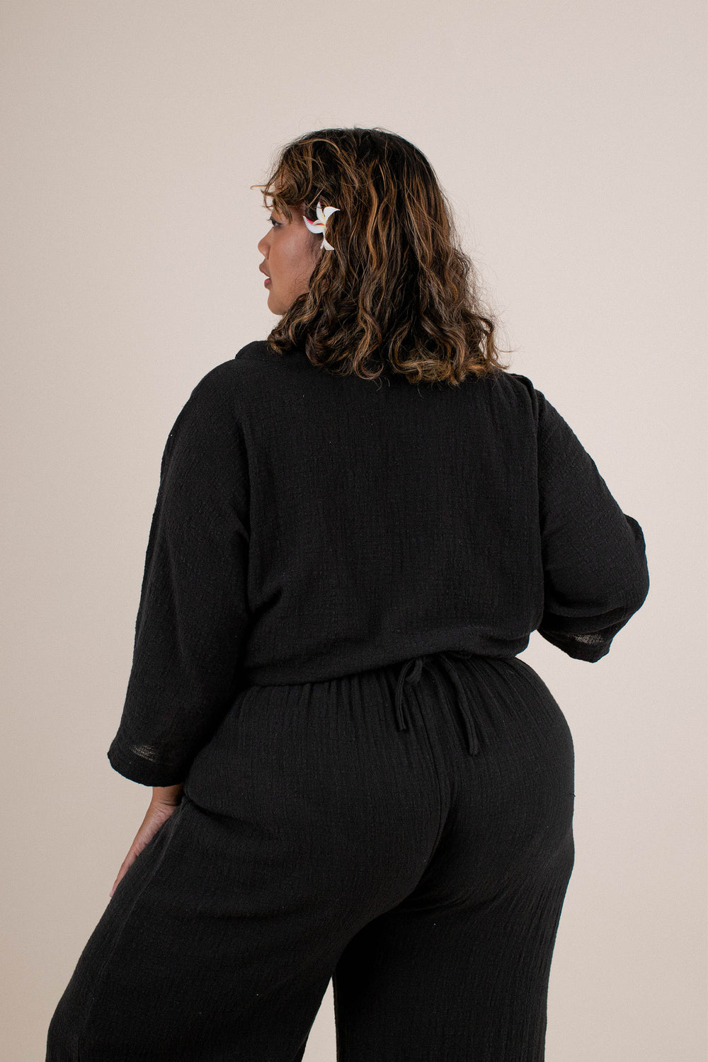 Jeannie is wearing size M/L. She is 165cm (5.4”) tall and Bust 107cm (42”) | Size M/L