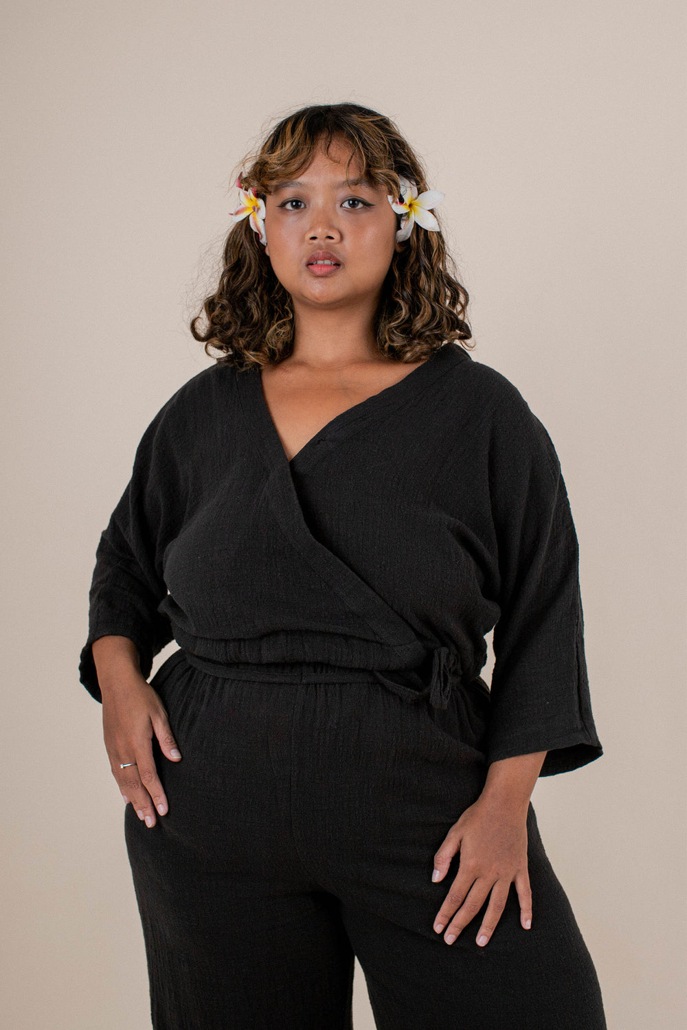 Jeannie is wearing size M/L. She is 165cm (5.4”) tall and Bust 107cm (42”) | Size M/L