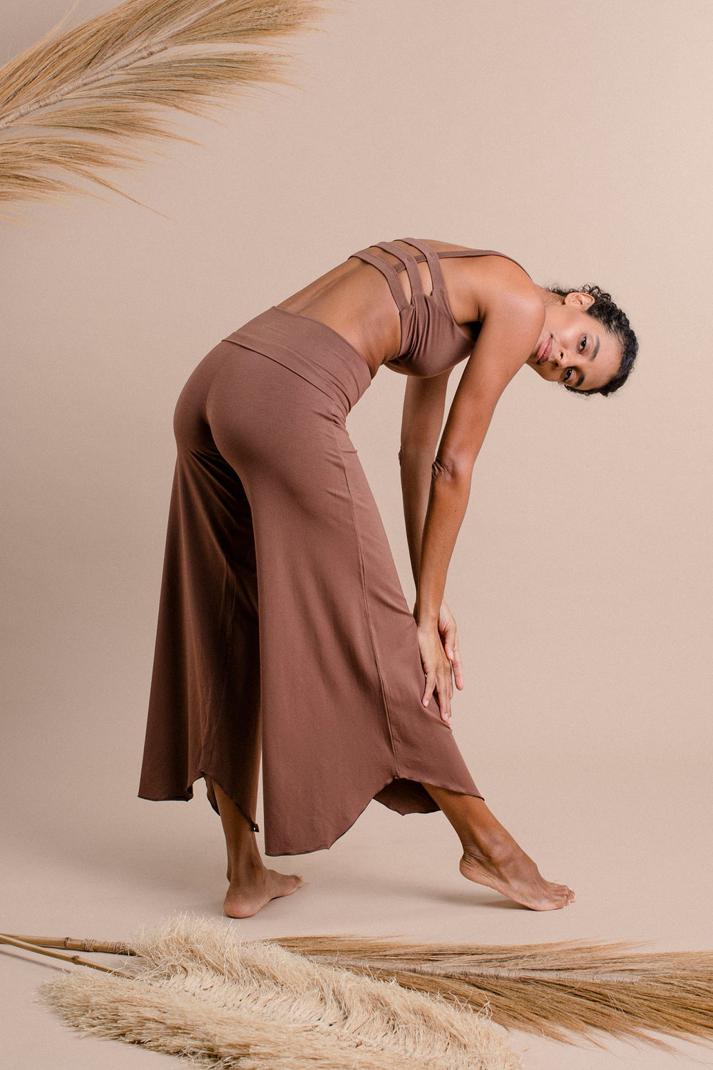 Carole wears size S. She is 175 cm (5.8) tall (Bust 82cm/32”, Waist 59cm/23”, Hips 90cm/35”). | Size S