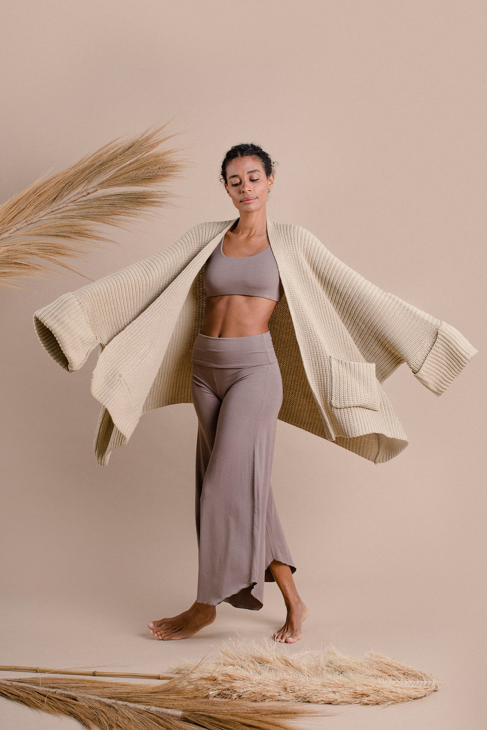 Carole wears size S. She is 175 cm (5.8) tall. Waist 59cm/23”, Hips 90cm/35”). | Size S