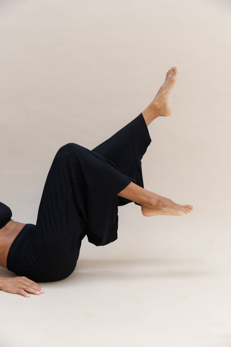 Carole wears size S. She is 175cm / 5.7”, (Bust 90cm/35”, Waist 59cm/23”, Hips 90cm/35”)  | Size S