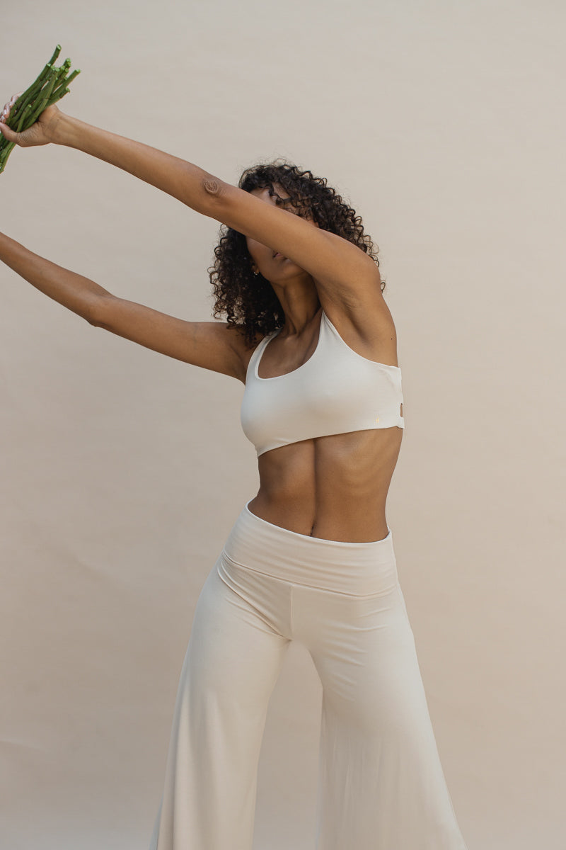  Carole wears size S. She is 175 cm (5.8”) tall and Bust 82cm(32”) | Size S