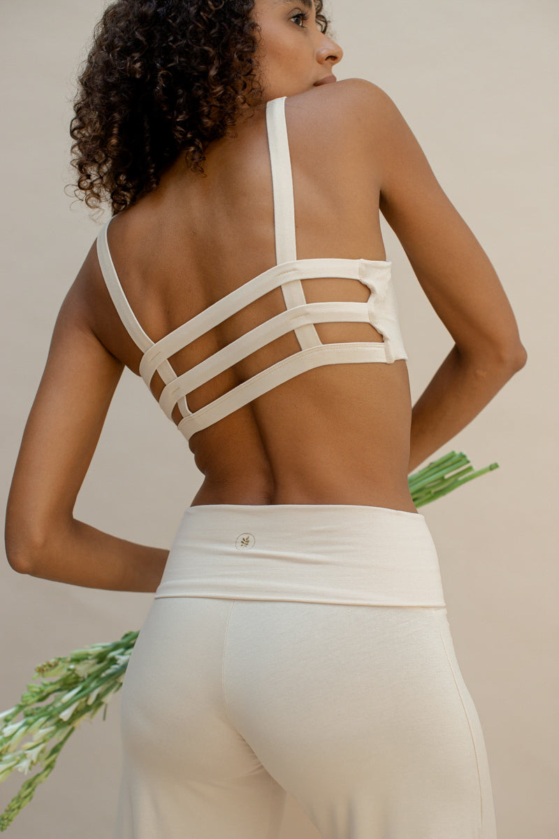 Carole wears size S. She is 175 cm (5.8”) tall and Bust 82cm(32”) | Size S