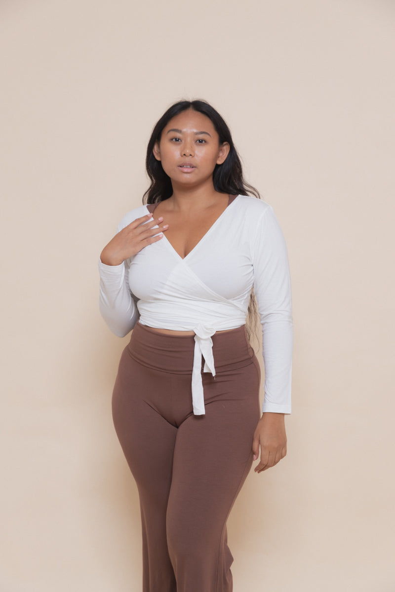 Sari wears size M/L. Bust 98cm/38,5”, Waist 75cm/29,5”, Hips 109cm/43” | Size M/L