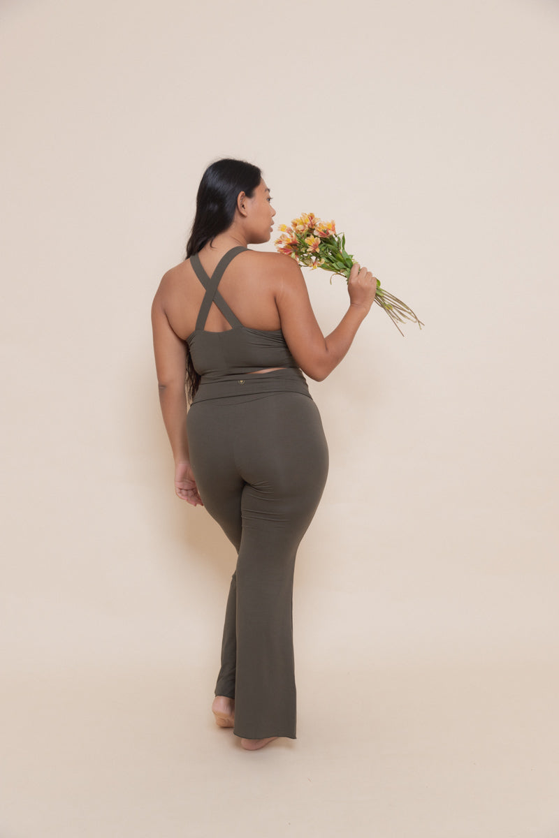 Sari wears size L. Bust 98cm/38,5”, Waist 75cm/29,5”, Hips 109cm/43” | Size L