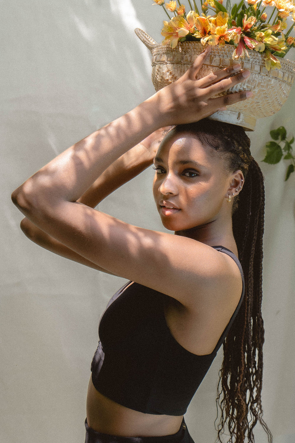 Diaz wear size M. Height: 180cm (5.9”), Bust: 90cm (35.4”), Waist: 72cm (28.3”), Hips: 110cm (43.3”) | Size M