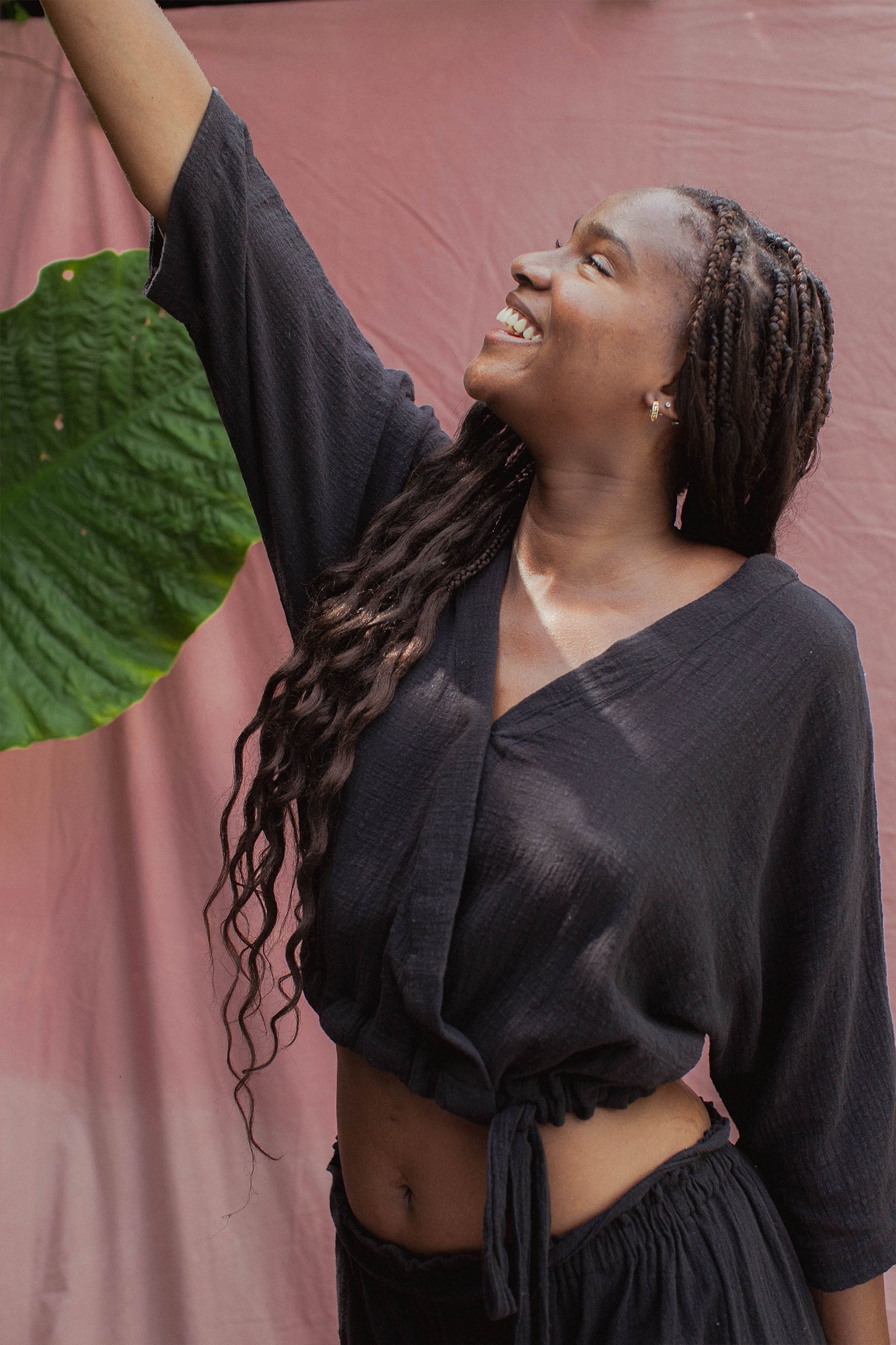 Diaz wear size M/L. Height: 180cm (5.9”), Bust: 90cm (35.4”), Waist: 72cm (28.3”), Hips: 110cm (43.3”) | Size M/L