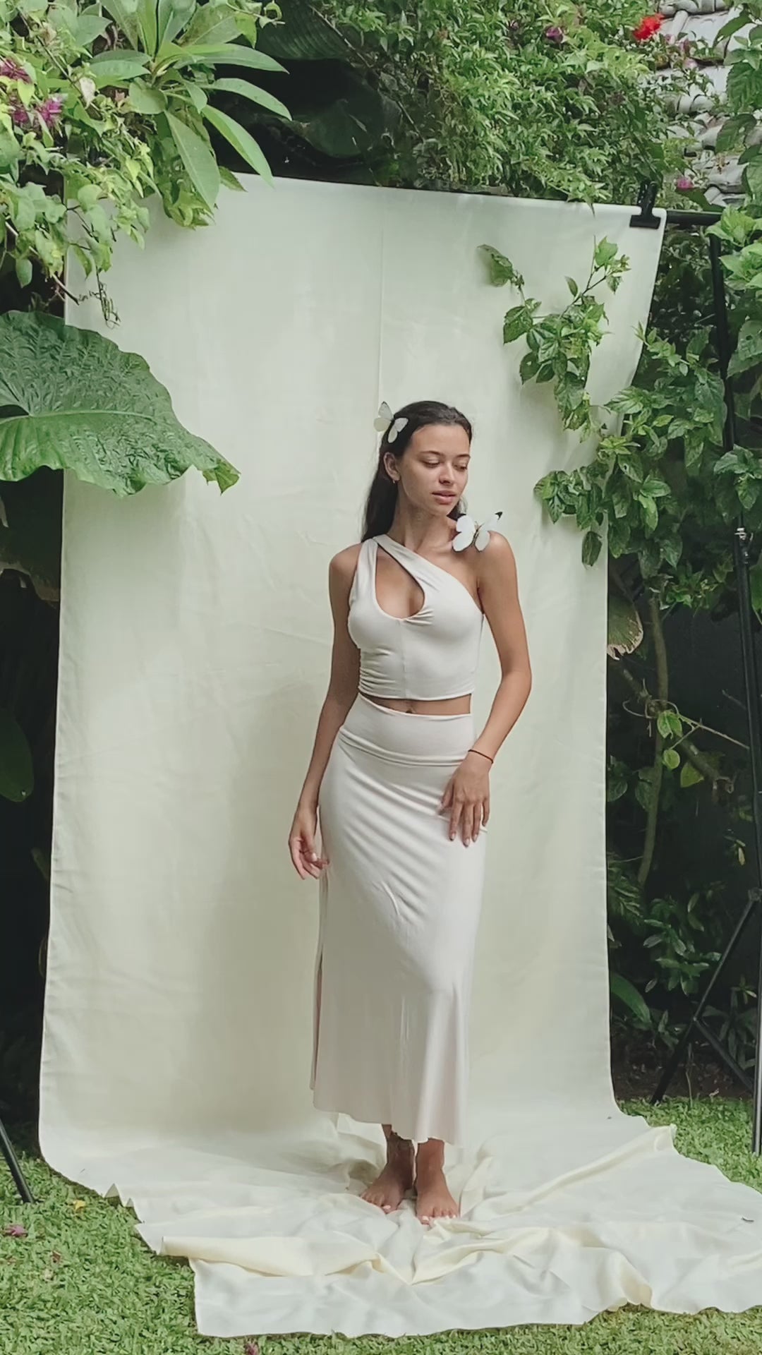 Sabi is wearing size S. Height 171cm (5.6”) Bust 86cm (33.8”) Waist 64cm (25.2”) | Size S