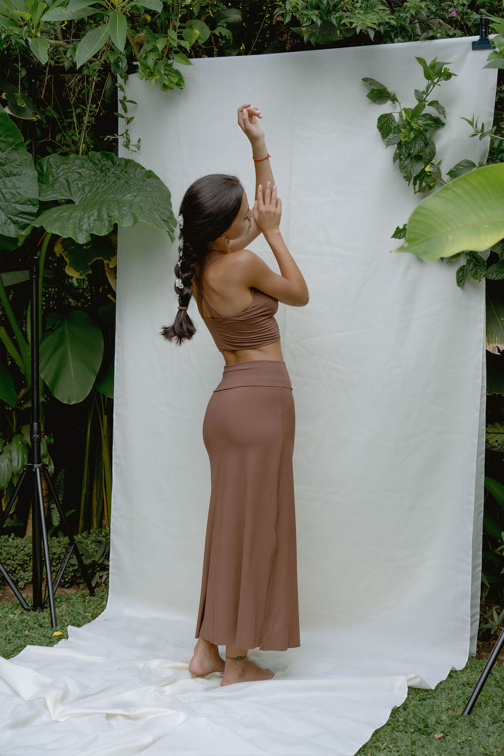 Sabi wears size S/M. She is 171 cm (5.6”) tall, Bust 86cm(33.8”), Waist 64cm(25.2”), Hips 95cm(37.4”) | Size S/M